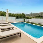 Awesome In Tatil Evi Srinjine