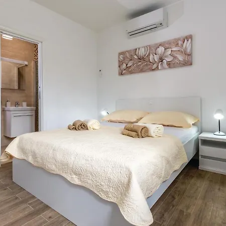 Holiday home Awesome In