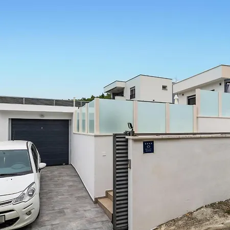 Holiday home Awesome In